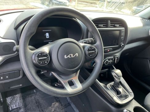 Used 2025 Kia Soul LX w/ LX Technology Package image 25