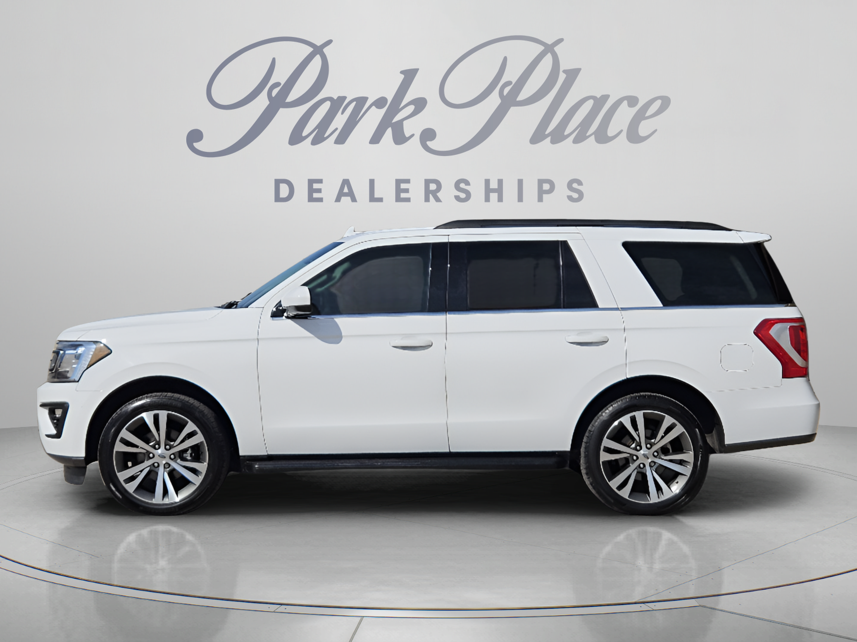 Used 2020 Ford Expedition XLT RWD image 2