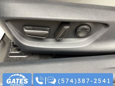 Used 2025 Toyota Camry SE image 14