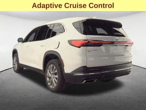 Used 2025 Buick Enclave Preferred AWD/4WD image 8