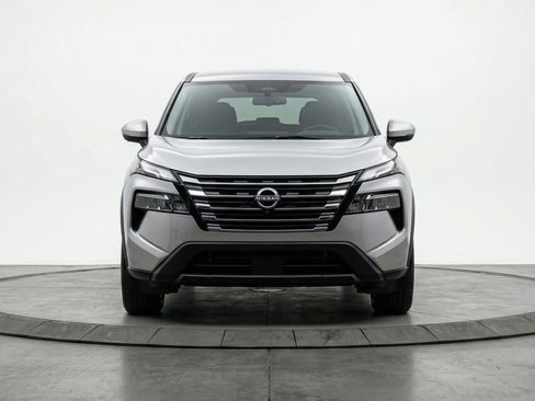 Used 2025 Nissan Rogue SV AWD/4WD image 2