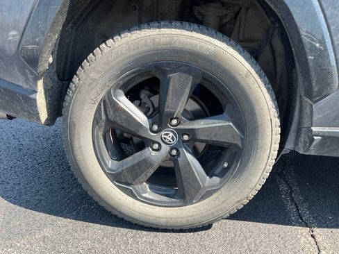 Used 2019 Toyota RAV4 XSE w/ XSE Weather Package AWD/4WD image 11