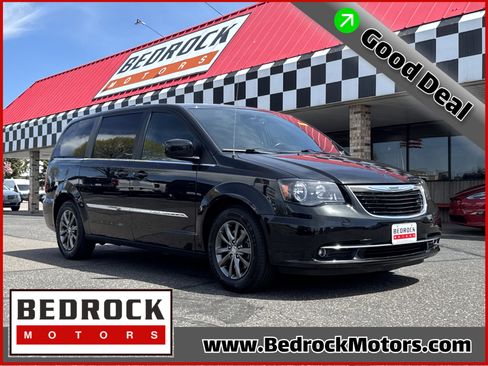Used 2016 Chrysler Town & Country S w/ Driver Convenience Group FWD image 1