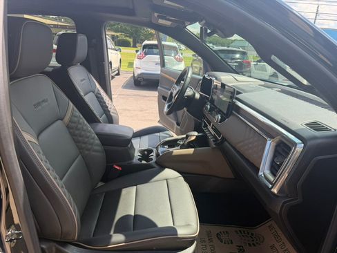 Used 2025 GMC Canyon Denali AWD/4WD image 27
