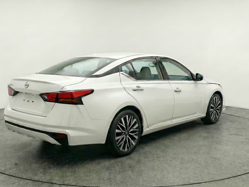 Used 2025 Nissan Altima 2.5 SV image 9