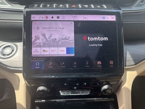 Used 2023 Jeep Grand Cherokee L Limited w/ Luxury Tech Group II image 4