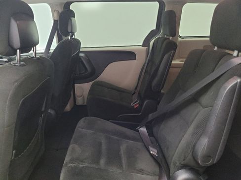 Used 2016 Dodge Grand Caravan SXT FWD image 18