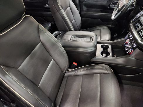 Used 2023 GMC Yukon XL SLT AWD/4WD image 32