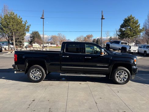 Used 2018 GMC Sierra 2500 Denali image 3