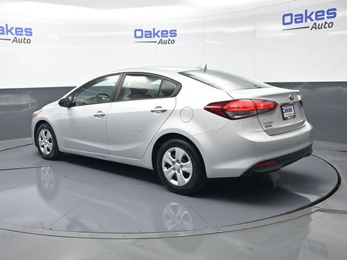 Used 2017 Kia Forte LX FWD image 5