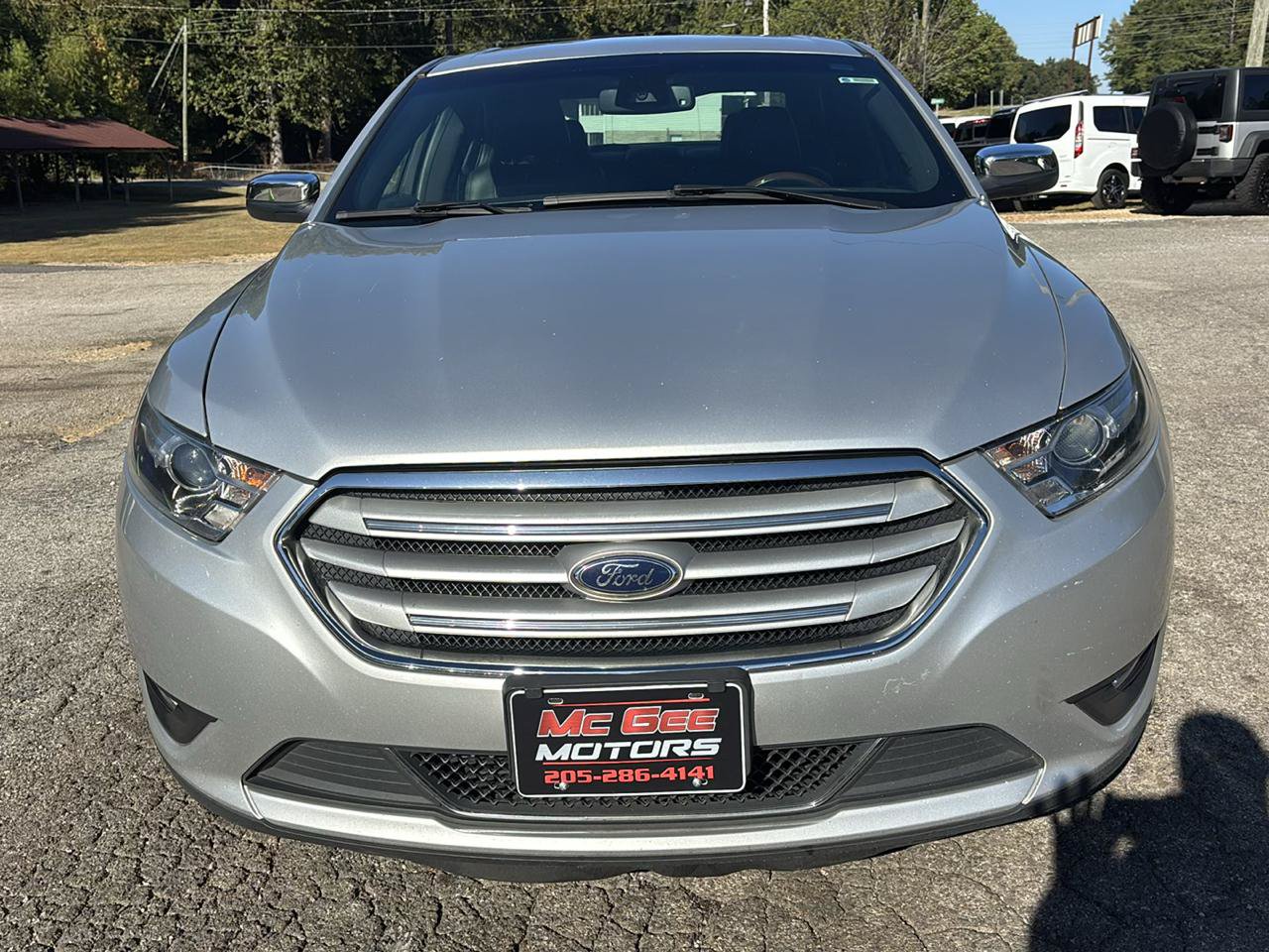 Used 2017 Ford Taurus Limited FWD image 3