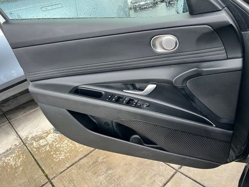 Certified 2025 Hyundai Elantra SEL image 18
