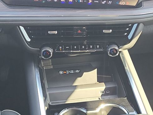 New 2026 Chevrolet Suburban Premier AWD/4WD image 15
