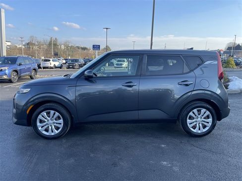 Used 2020 Kia Soul LX image 3