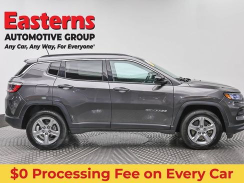 Used 2024 Jeep Compass Latitude AWD/4WD image 4