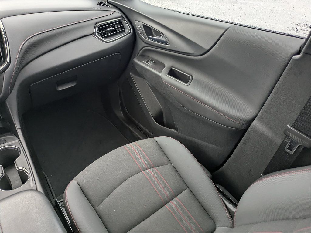 Used 2022 Chevrolet Equinox RS w/ Infotainment Package FWD image 16
