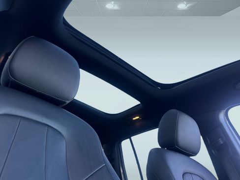 Used 2022 Mercedes-Benz GLB 250 image 13