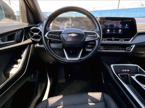 Used 2025 Chevrolet Equinox LT w/ Convenience Package II FWD image 6