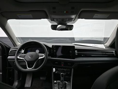 New 2026 Volkswagen Jetta SE FWD image 10