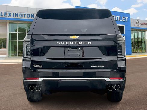 Used 2025 Chevrolet Suburban Premier image 4