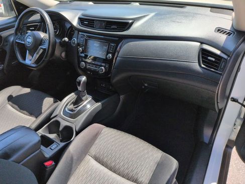 Used 2020 Nissan Rogue SV image 18