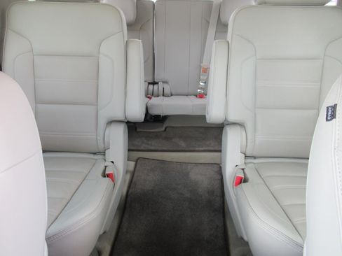 Used 2015 GMC Yukon Denali w/ Premium Package AWD/4WD image 39