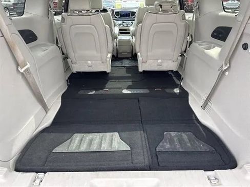 Used 2020 Chrysler Pacifica Limited FWD image 7