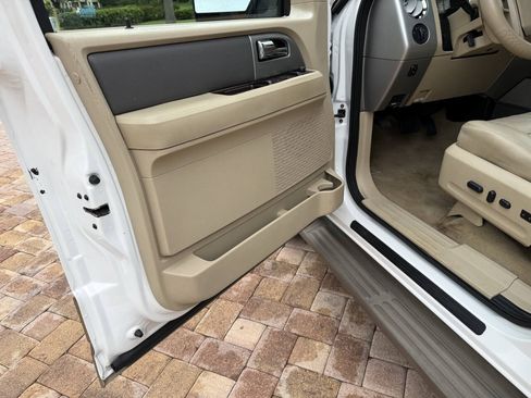 Used 2013 Ford Expedition XLT RWD image 13