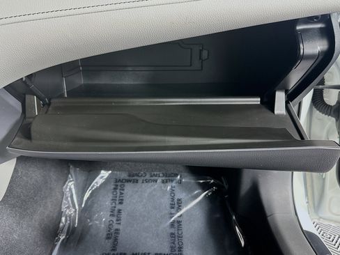 Used 2024 Toyota Camry SE w/ Cold Weather Package FWD image 32