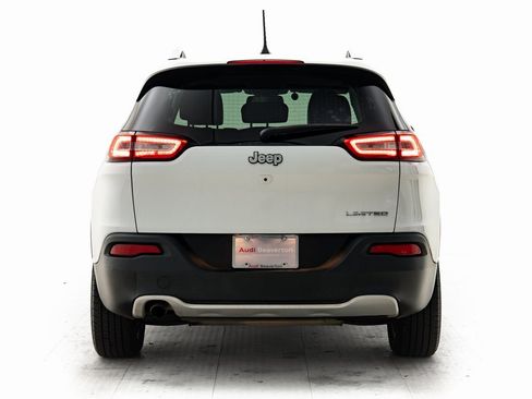 Used 2017 Jeep Cherokee Limited image 31