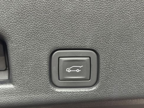 Certified 2025 Buick Enclave Avenir AWD/4WD image 16