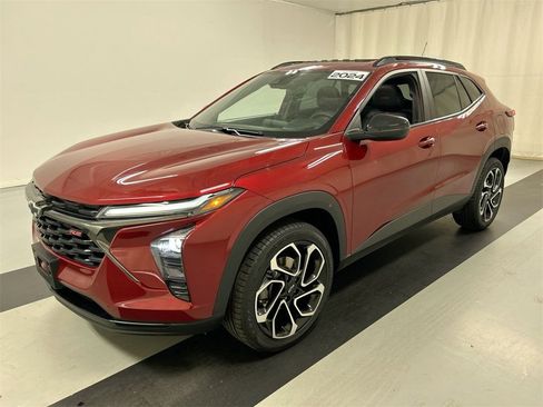 Used 2024 Chevrolet Trax RS w/ Sunroof Package image 5