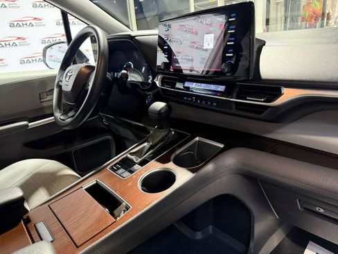 Used 2024 Toyota Sienna LE image 43