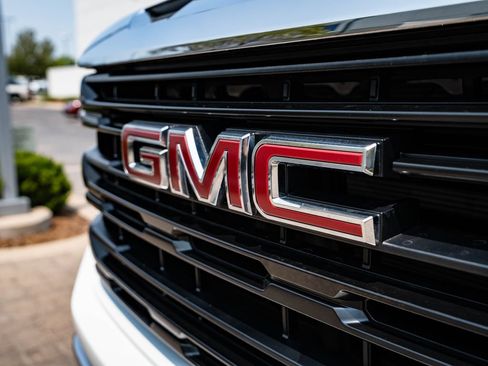 Used 2024 GMC Sierra 1500 Pro w/ Pro Value Package AWD/4WD image 3