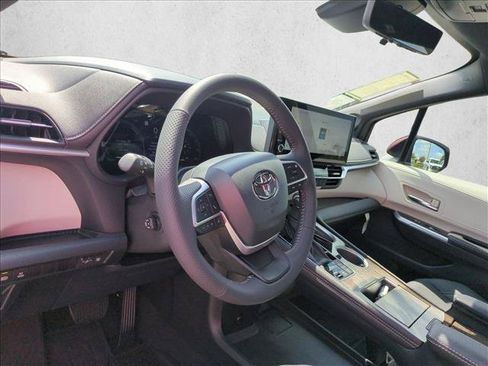 New 2026 Toyota Sienna Limited FWD image 3