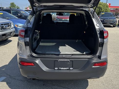 Used 2017 Jeep Cherokee Latitude w/ Comfort/Convenience Group FWD image 11
