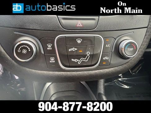 Used 2018 Chevrolet Malibu LT FWD image 32