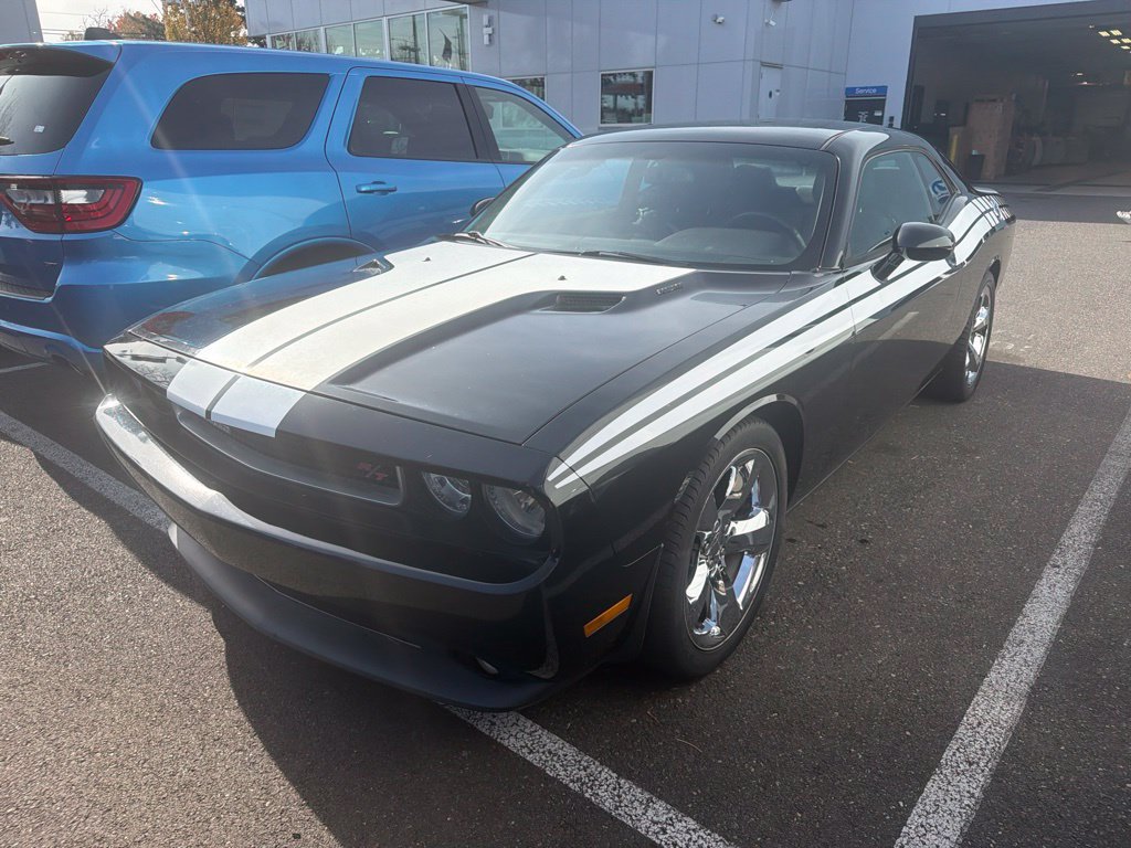 Used 2014 Dodge Challenger R/T w/ Sound Group II RWD image 3