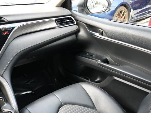 Used 2018 Toyota Camry SE w/ Protection Package (Q2) image 18