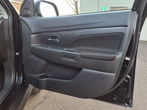 Used 2024 Mitsubishi Outlander Sport LE image 12