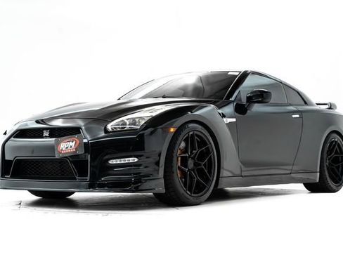 Used 2016 Nissan GT-R Premium image 8