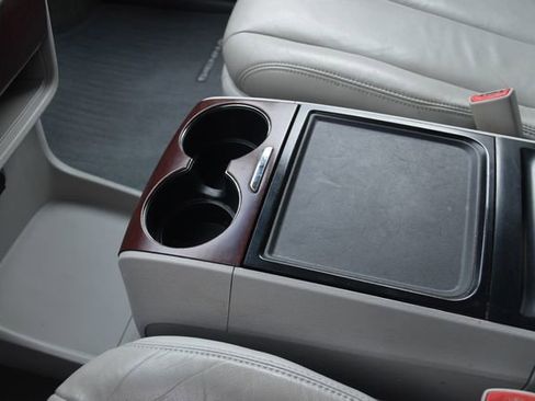 Used 2013 Toyota Sienna XLE image 34