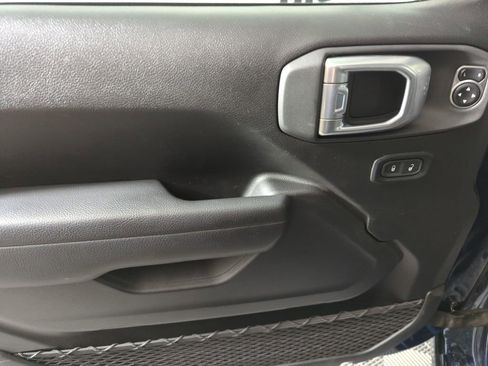 Used 2025 Jeep Wrangler Sport image 9