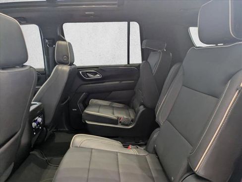 Used 2023 GMC Yukon XL SLT image 19