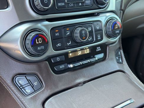 Used 2015 Chevrolet Suburban LTZ RWD image 19