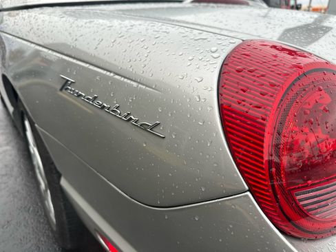 Used 2005 Ford Thunderbird image 34