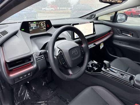 Used 2025 Toyota Prius Plug-In Hybrid image 10