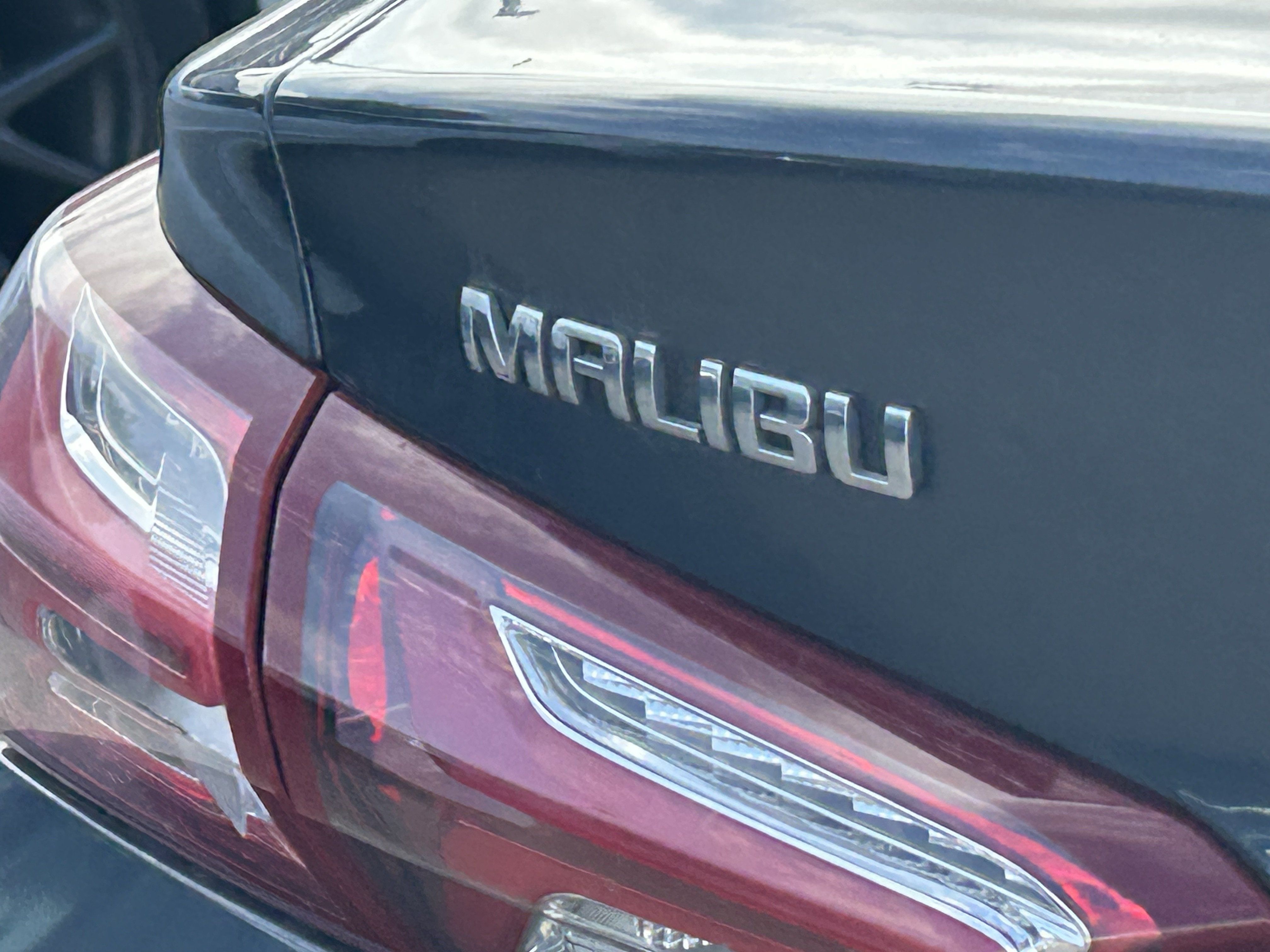 Used 2019 Chevrolet Malibu Hybrid w/ Leather Package FWD image 5