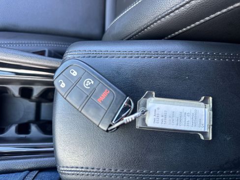 Used 2025 Jeep Compass Limited image 22