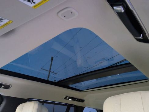 New 2026 Land Rover Range Rover Long Wheelbase Autobiography image 19